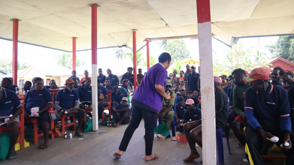 Pelatihan Budidaya Ternak Ayam Di Distrik Jambi Timur Jauh